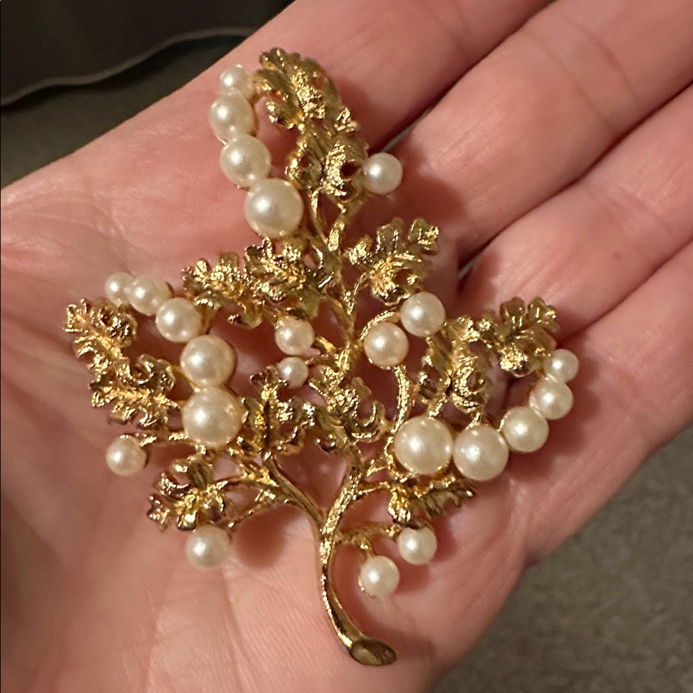 Vintage gold tone Napier brooch with tree & faux pearls - Picture 6 of 14